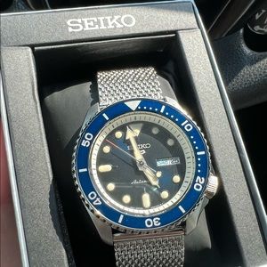 Men's Automatic 5 Sports
Stainless Steel Mesh Bracelet
Watch 42.5mm